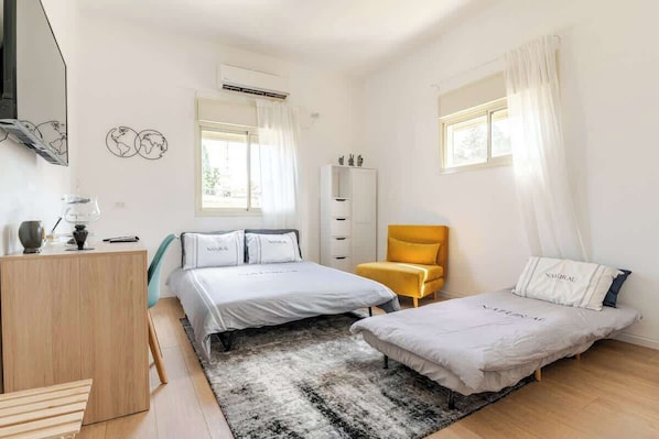 3 bedrooms, iron/ironing board, travel crib, free WiFi