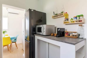 Fridge, microwave, oven, stovetop