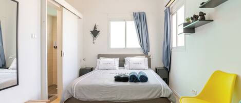 7 bedrooms, in-room safe, desk, iron/ironing board