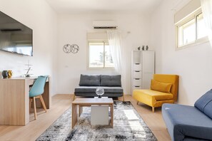 Una Smart TV, una chimenea