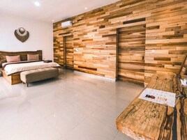 Grand Double Room, Executive Level | Select Comfort beds, individually decorated, individually furnished