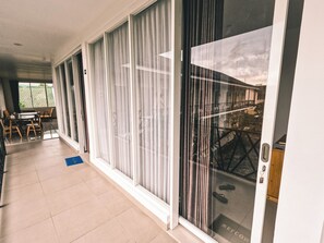 Grand Double Room, 1 Queen Bed | Courtyard view