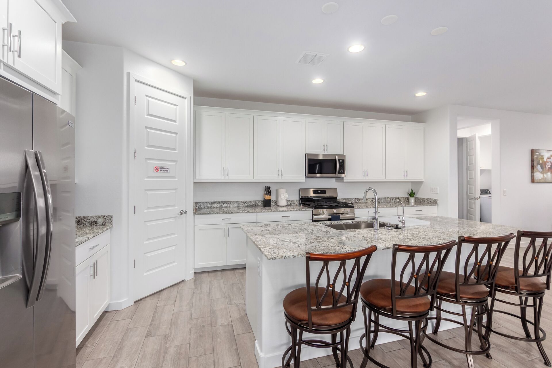 Refrigerador, microondas, horno, placa de cocina