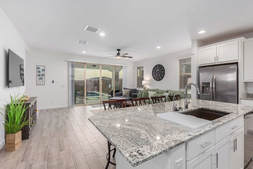 Ultimate Family Getaway: Luxurious 4BR Home with Pool & Mountain Views!