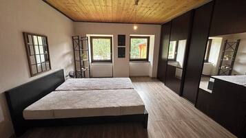 3 bedrooms, iron/ironing board, WiFi