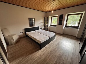 3 bedrooms, iron/ironing board, WiFi