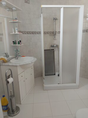 Shower, hair dryer, towels, soap