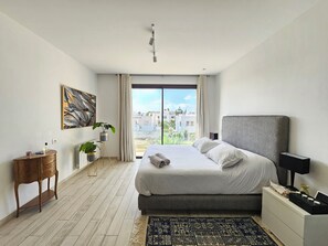 Villa de lujo, 3 habitaciones | Escritorio, tabla de planchar con plancha y wifi gratis 