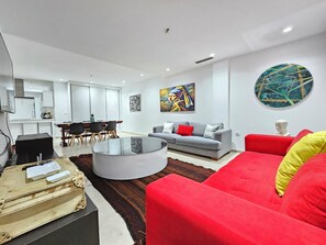 Vila elite | Área de estar | TV de tela plana, monitores de computador, impressoras