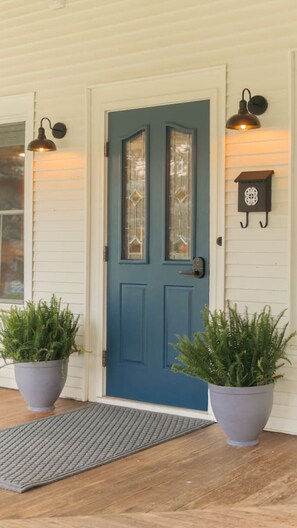 Exterior detail - The 1910 Farmhouse Lake Placid (Lake Placid)