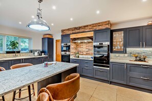 Fridge, oven, dishwasher, cookware/dishes/utensils