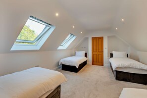 5 bedrooms, iron/ironing board, free WiFi, bed sheets
