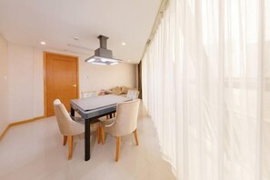 Room - Vienna Classic Hotel (Honghua Lake Longfeng Branch, Huizhou) (Huizhou)