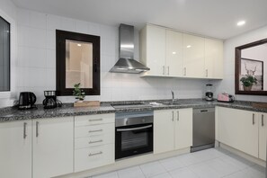 Frigorifero, microonde, forno, lavastoviglie