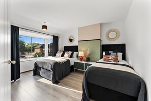 4 bedrooms, iron/ironing board, Internet, bed sheets