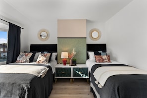4 bedrooms, iron/ironing board, Internet, bed sheets