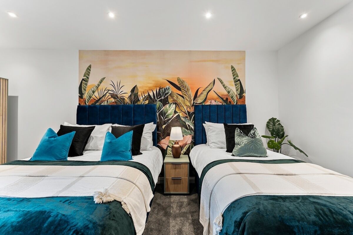 4 bedrooms, iron/ironing board, bed sheets