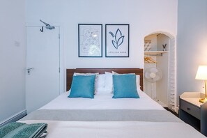 3 soverom, strykejern/-brett, internettilgang og sengetøy