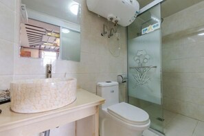 A bathroom with a toilet, a sink, and a shower enclosure. - Qianshe Guanshuiyi Riverside Boutique Inn (Kunshan)