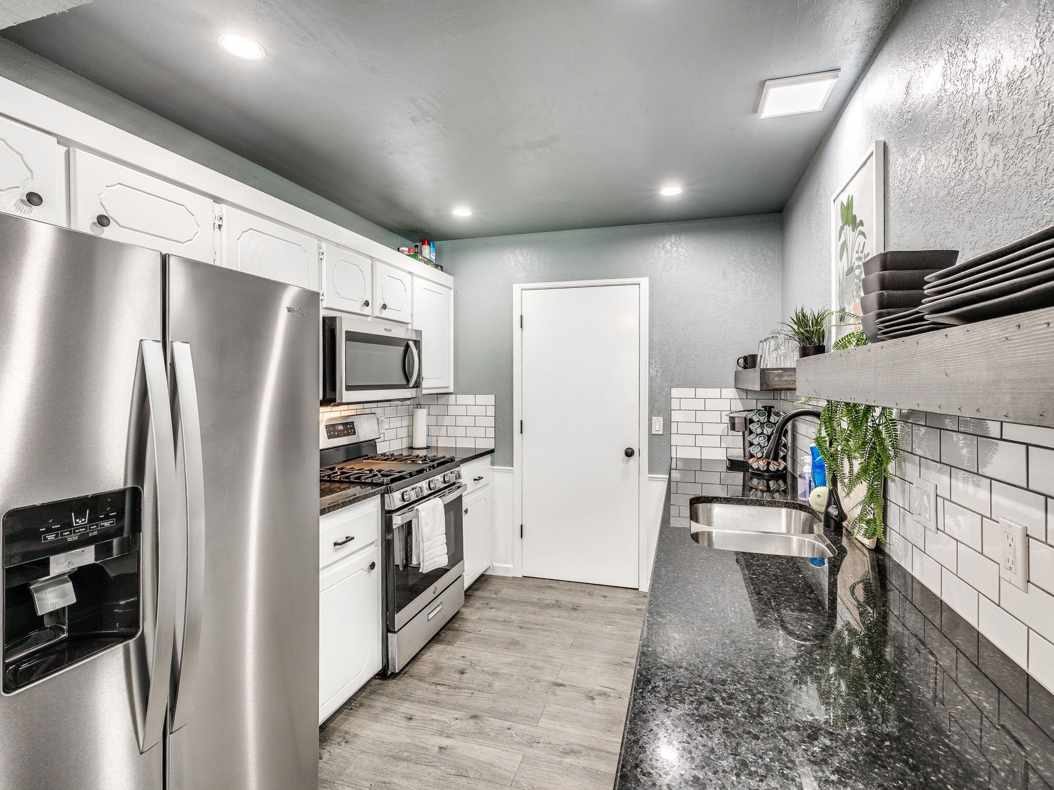 House | Private kitchen | Fridge, microwave, oven, stovetop