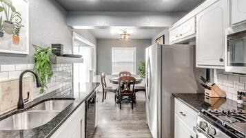 House | Private kitchen | Fridge, microwave, oven, stovetop