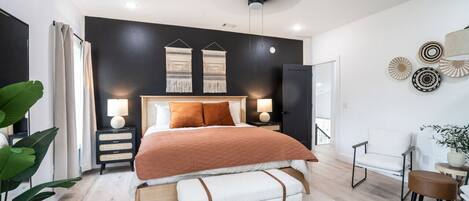 3 bedrooms, desk, WiFi