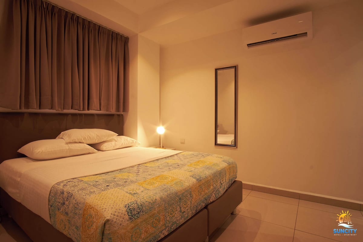 Apartment, Partial Ocean View | 1 bedroom, in-room safe, desk, laptop workspace