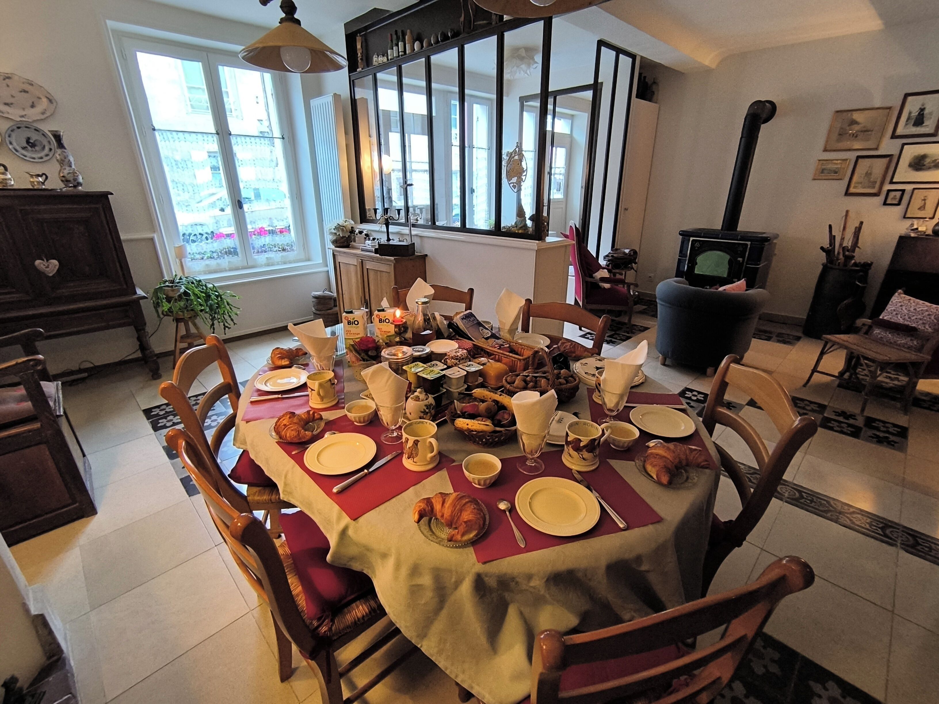 Daily full breakfast (EUR 8.5 per person)