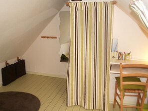 City huis, uitzicht op stad | 2 slaapkamers, luxe beddengoed, een kluis op de kamer