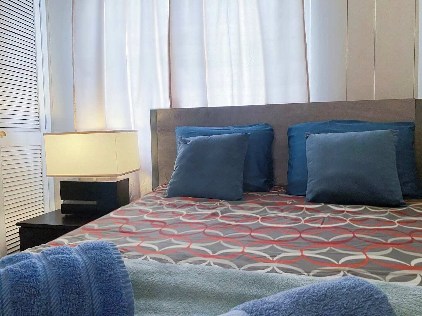 2 slaapkamers, een bureau, wifi, beddengoed