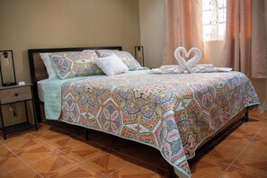 3 chambres, fer et planche à repasser, Wi-Fi gratuit, draps fournis