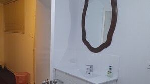 Unclassified image, 5 of 8, button - 4 bedroom Guest Suite  (Paddington)