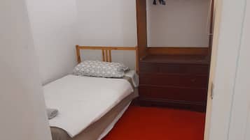 4 bedrooms, iron/ironing board, bed sheets, wheelchair access
