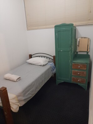 4 bedrooms, iron/ironing board, bed sheets, wheelchair access