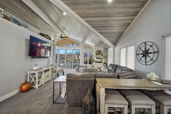 Smart-TV, peis, videospill og DVD-spiller