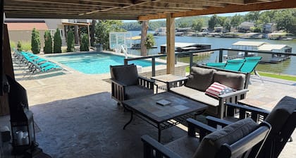 Captain Ron's House - Heated Pool - Hot tub - Games - Party Dock - Sleeps 22+