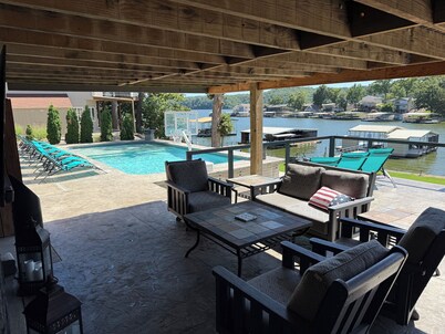 Captain Ron's House - Heated Pool - Hot tub - Games - Party Dock - Sleeps 22+  
