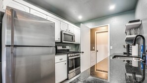 Signature House, 3 Bedrooms, Non Smoking, Kitchen | Private kitchen