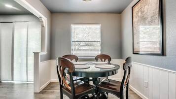 Signature House, 3 Bedrooms, Non Smoking, Kitchen | In-room dining