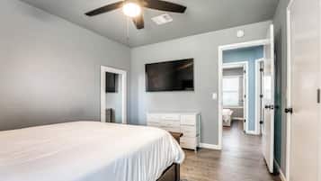 Signature House, 3 Bedrooms, Non Smoking, Kitchen | 3 bedrooms, individually decorated, individually furnished