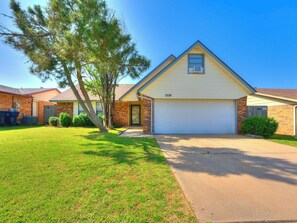 Exterior - 3BR Veteran-Owned Home in Quiet OKC (Oklahoma City)