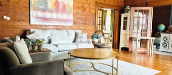 Charming 3-bedroom cottage in Downtown Sulphur