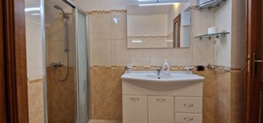 บ้านพัก | ห้องน้ำ | ฝักบัว, ไดร์เป่าผม, ผ้าเช็ดตัว