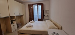2 habitaciones, tabla de planchar con plancha y wifi gratis 