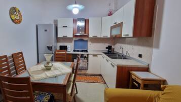 House | Dapur peribadi | Peti sejuk, ketuhar, dapur, mesin basuh pinggan mangkuk
