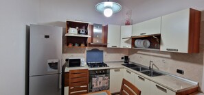 Ferienhaus | Eigene Küche | Kühlschrank, Ofen, Herdplatte, Geschirrspüler