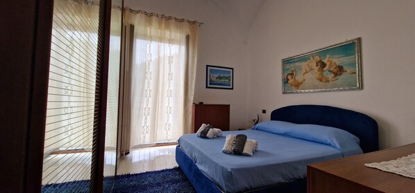 House | 2 bedrooms, iron/ironing board, free WiFi, bed sheets