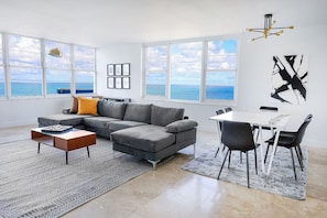 Living area - 2bd Oceanfront Master Ste OceanView w/balcony, Pool, nearby dining, beach access (Miami Beach)