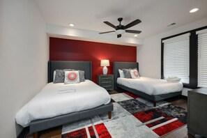 4 habitaciones, escritorio, tabla de planchar con plancha y wifi