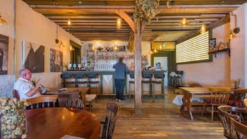 Bar (in der Unterkunft)
